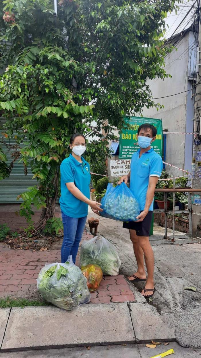 Tặng rau, trứng cho người dân ở địa bàn P.Phước Long A, Phước Long B, chùa Diệu Tràng và UBND các phường Phước Long A, Phước Long B, Phước Bình (ngày 01/09/2021)